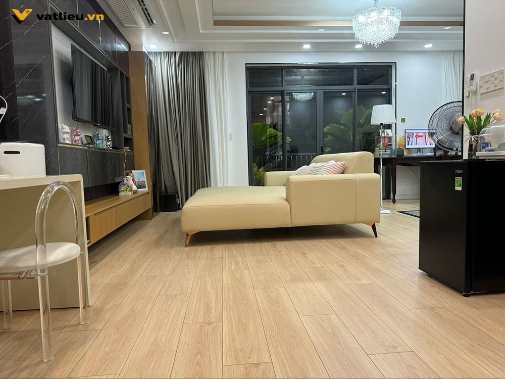 Hình công trình thực tế sàn gỗ Robina lót sàn phòng khách Hình công trình thực tế sàn gỗ Robina lót sàn phòng khách