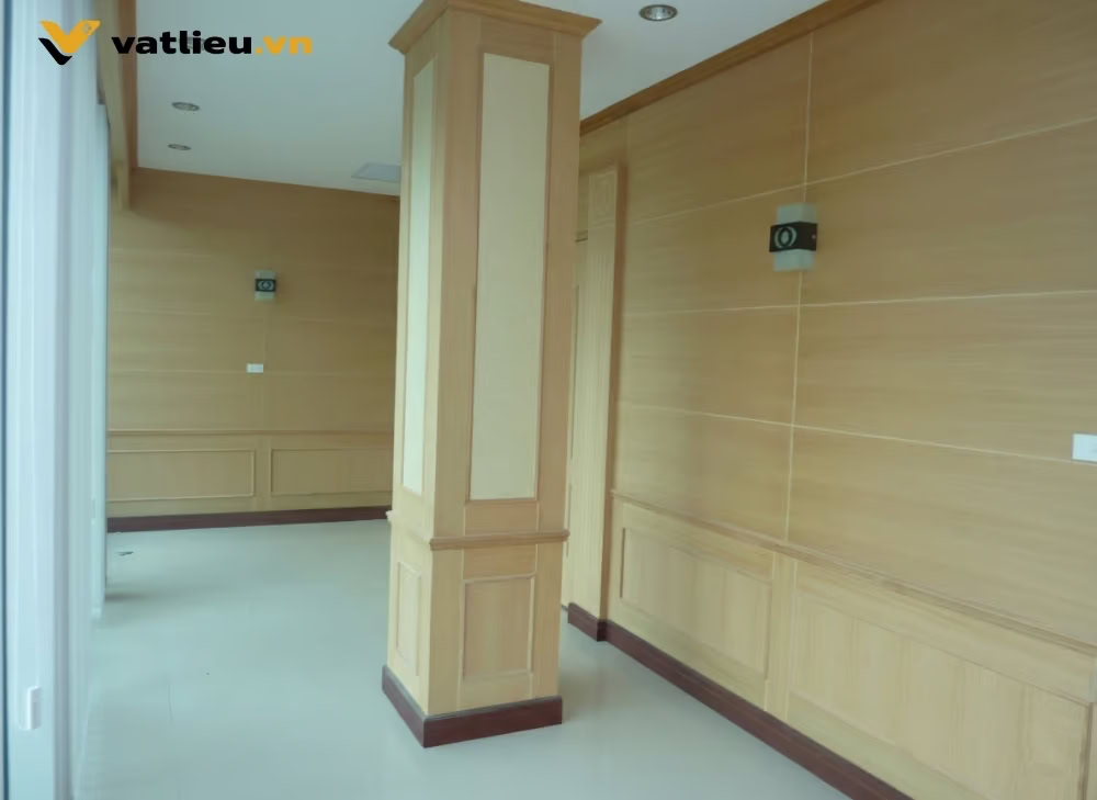 Gỗ công nghiệp ốp cột hội trường Gỗ công nghiệp ốp cột hội trường