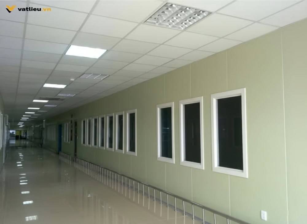 Tấm vách ngăn panel bông khoáng của Panel Việt làm vách ngăn bên ngoài Tấm vách ngăn panel bông khoáng của Panel Việt làm vách ngăn bên ngoài